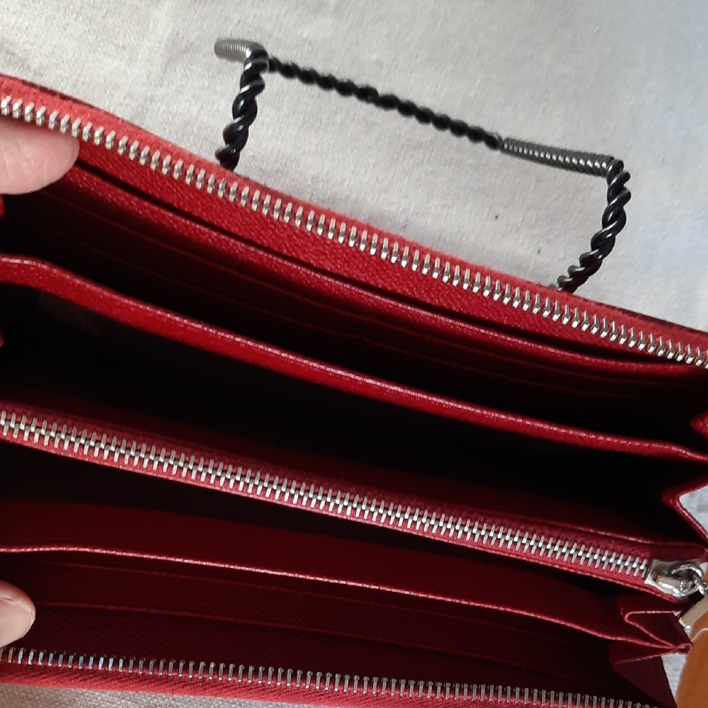 Tod's Red Wallet with Silver Hardware - Picture 5 of 12
